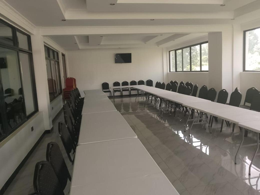 Water Pavilion Hotel Keroka Екстер'єр фото