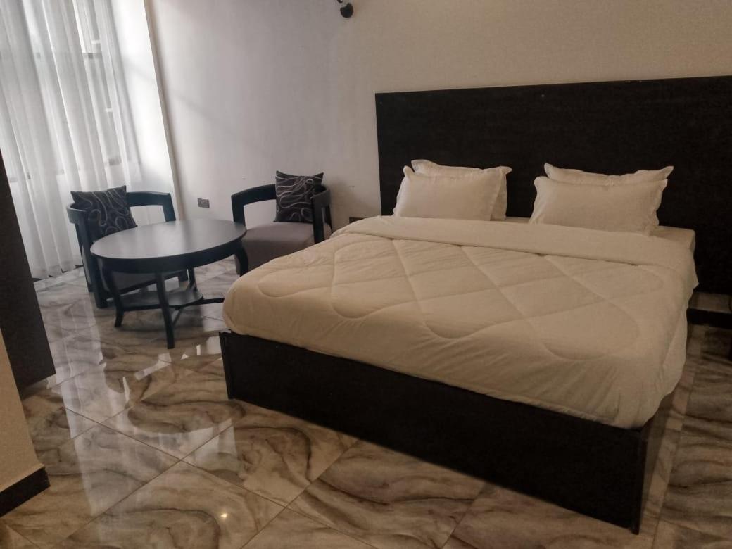 Water Pavilion Hotel Keroka Екстер'єр фото