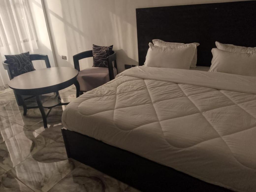 Water Pavilion Hotel Keroka Екстер'єр фото