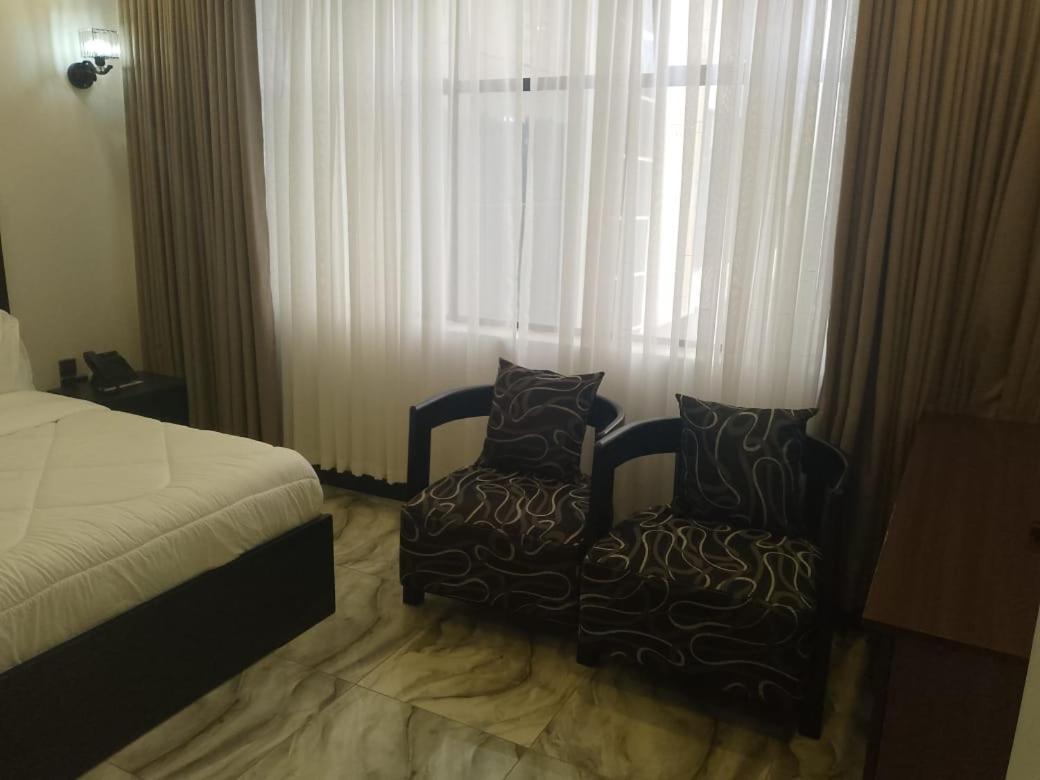 Water Pavilion Hotel Keroka Екстер'єр фото