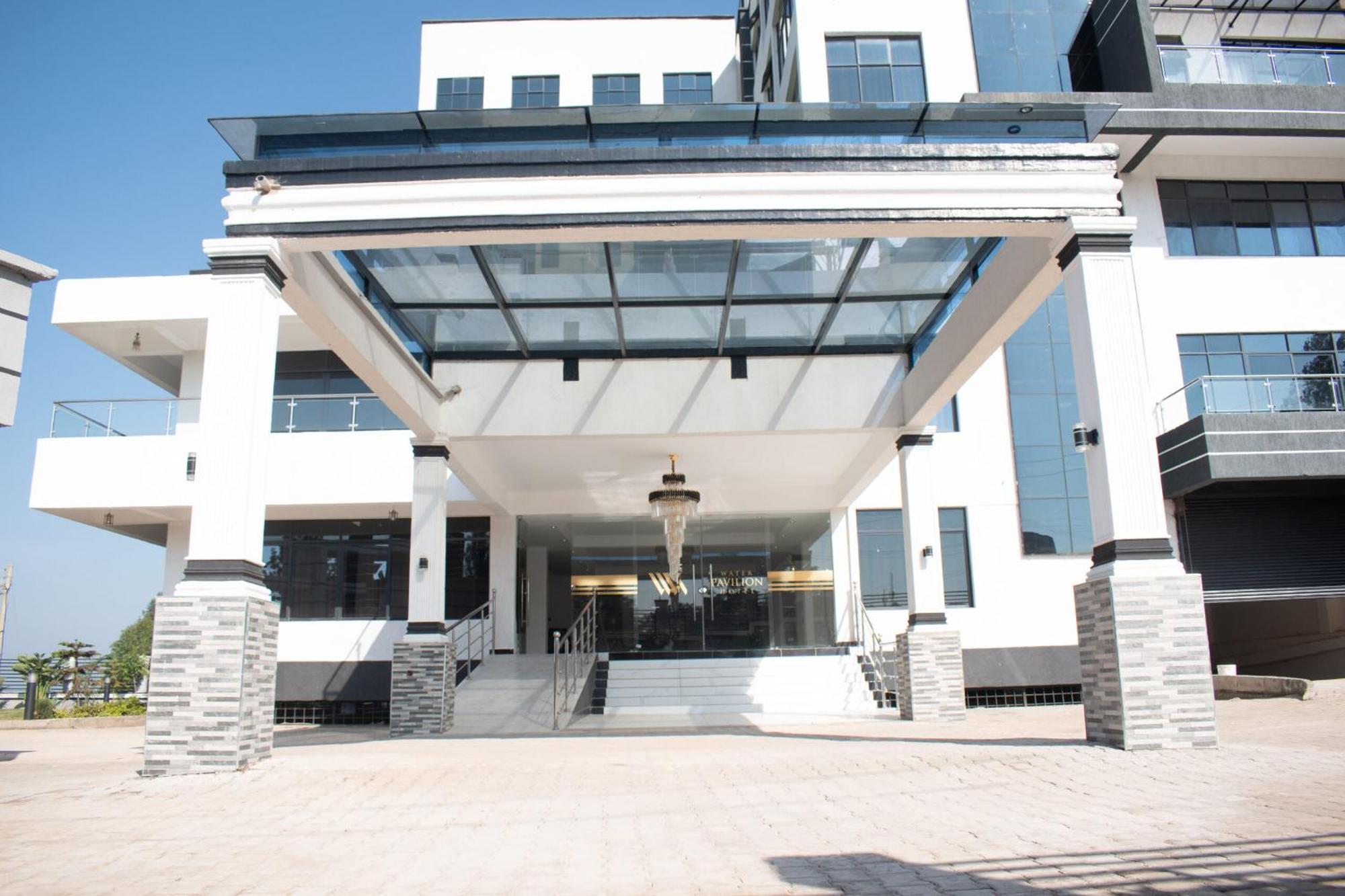 Water Pavilion Hotel Keroka Екстер'єр фото