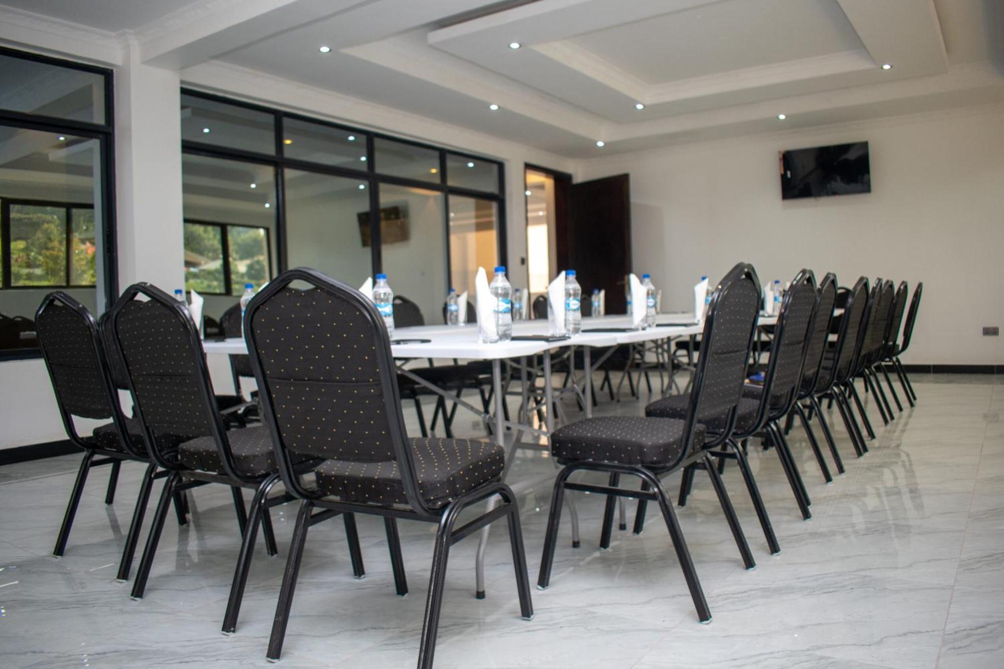 Water Pavilion Hotel Keroka Екстер'єр фото