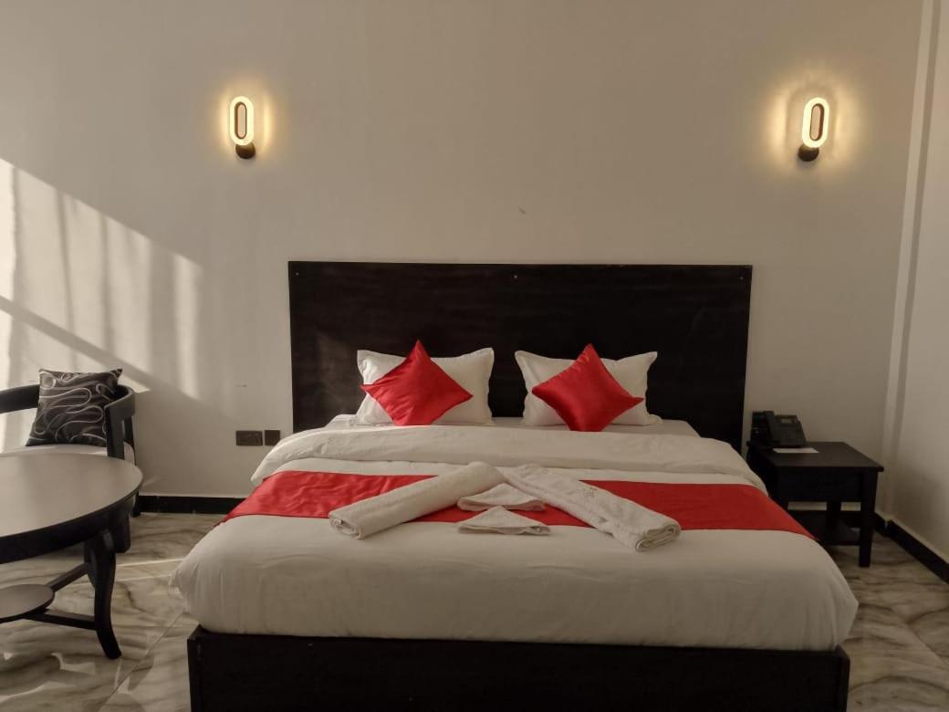 Water Pavilion Hotel Keroka Екстер'єр фото