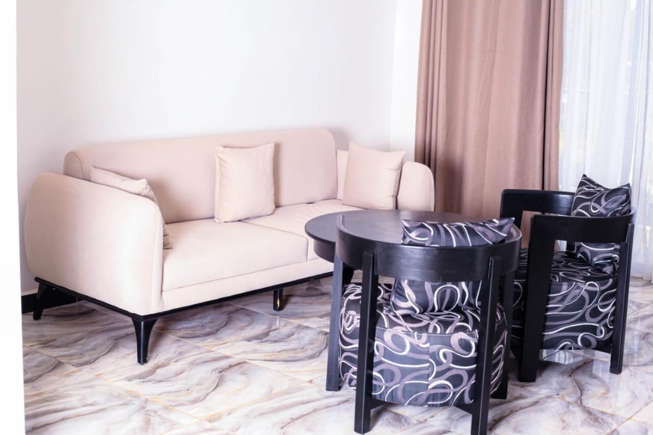 Water Pavilion Hotel Keroka Екстер'єр фото