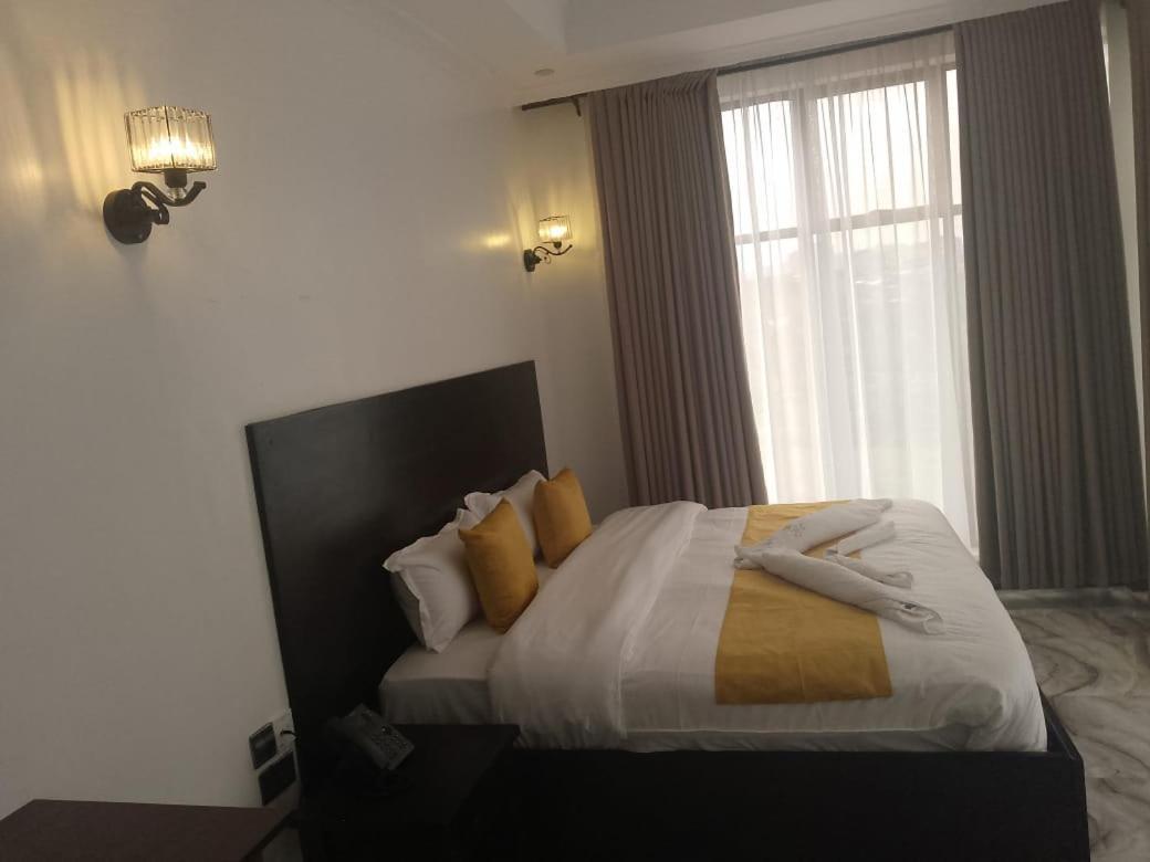 Water Pavilion Hotel Keroka Екстер'єр фото